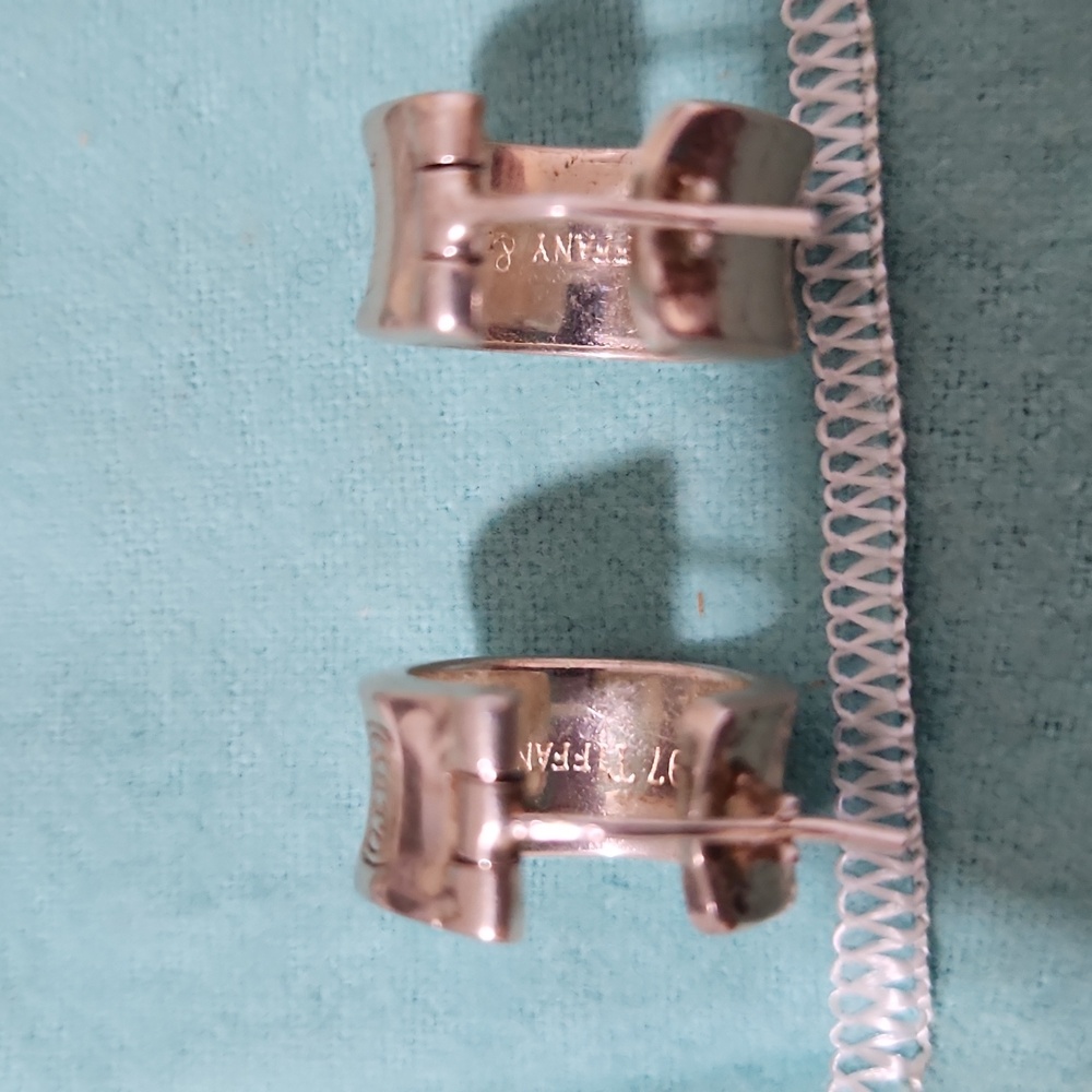 TIFFANY & CO. 1837 Wide Hoop earrings, Sterling Silver - Picture 5 of 5